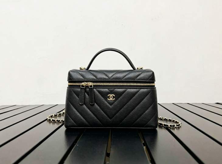 Picture of Chanel Handbags _SKUfw239877903fw